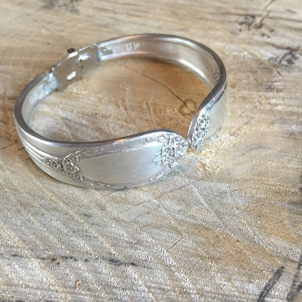 Vintage Silver Plate Hinged Snap Back Bracelet